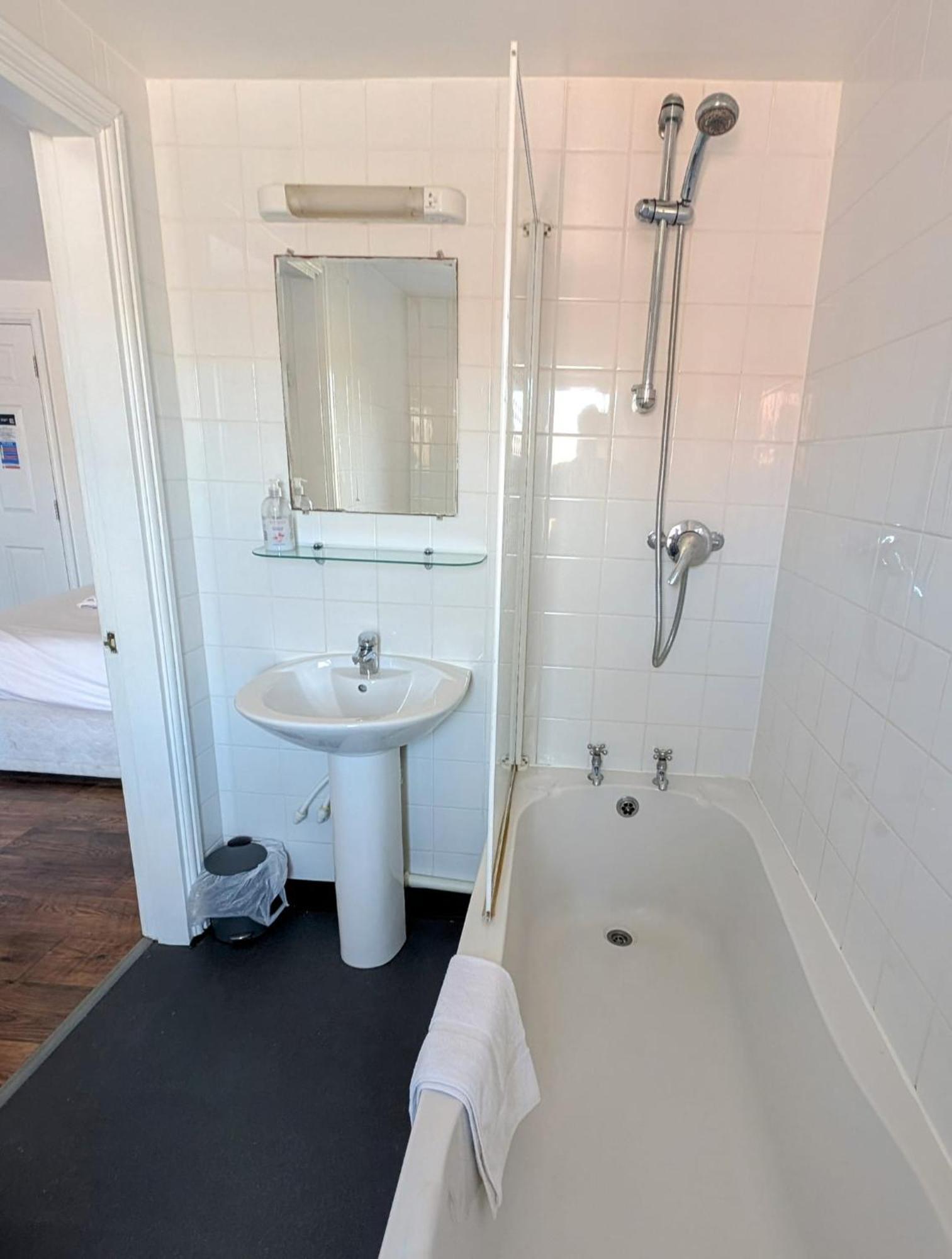 Oyo Aparthotel Hathern Dış mekan fotoğraf
